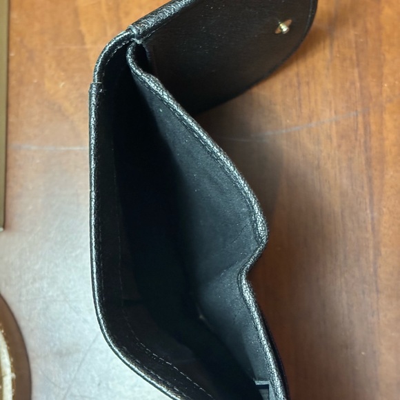 Texture leather, metal applications and snap button - Picture 4 of 4